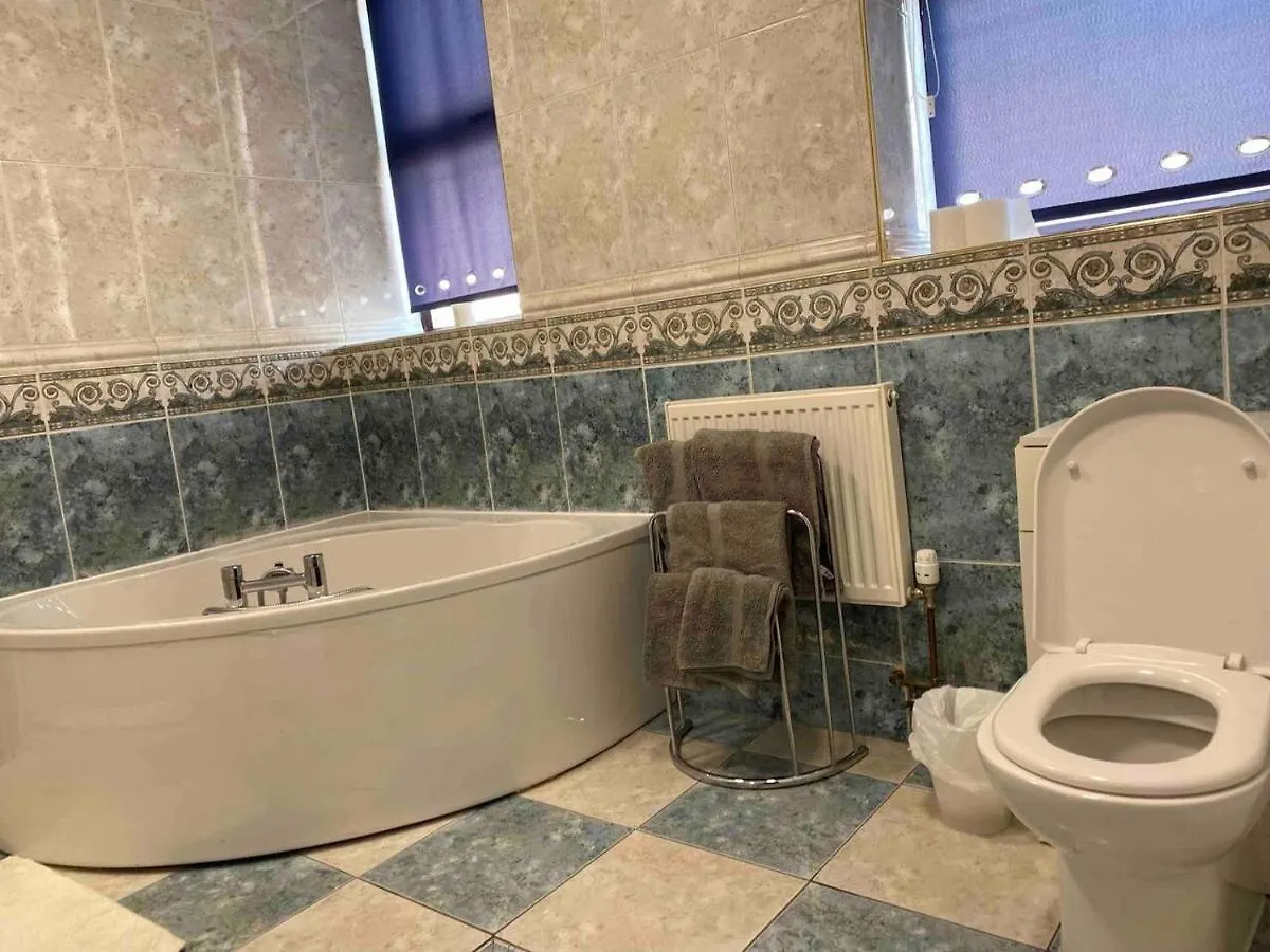 7 Person Home Flat W Parking - Near Swansea Centre 0*,
